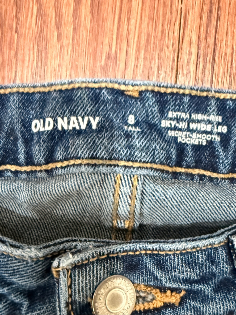 Old Navy Women's Straight-Leg Jeans in Medium Blue Wash - Picture 4 of 9